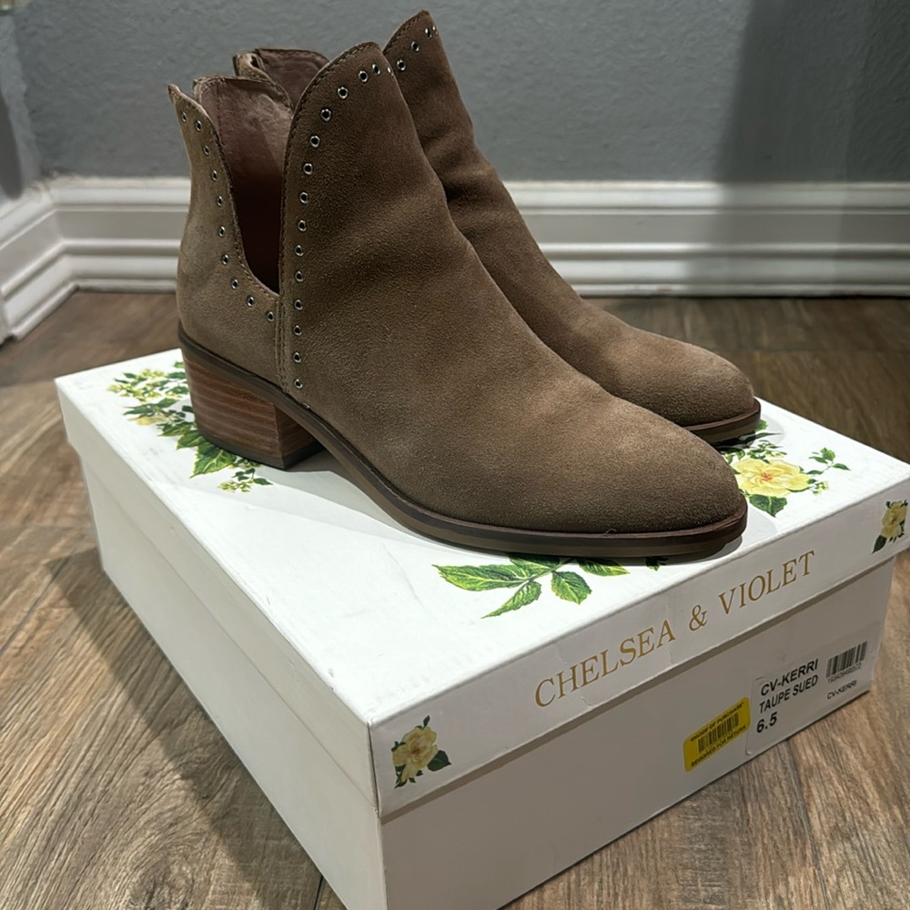 Chelsea & Violet taupe suede booties